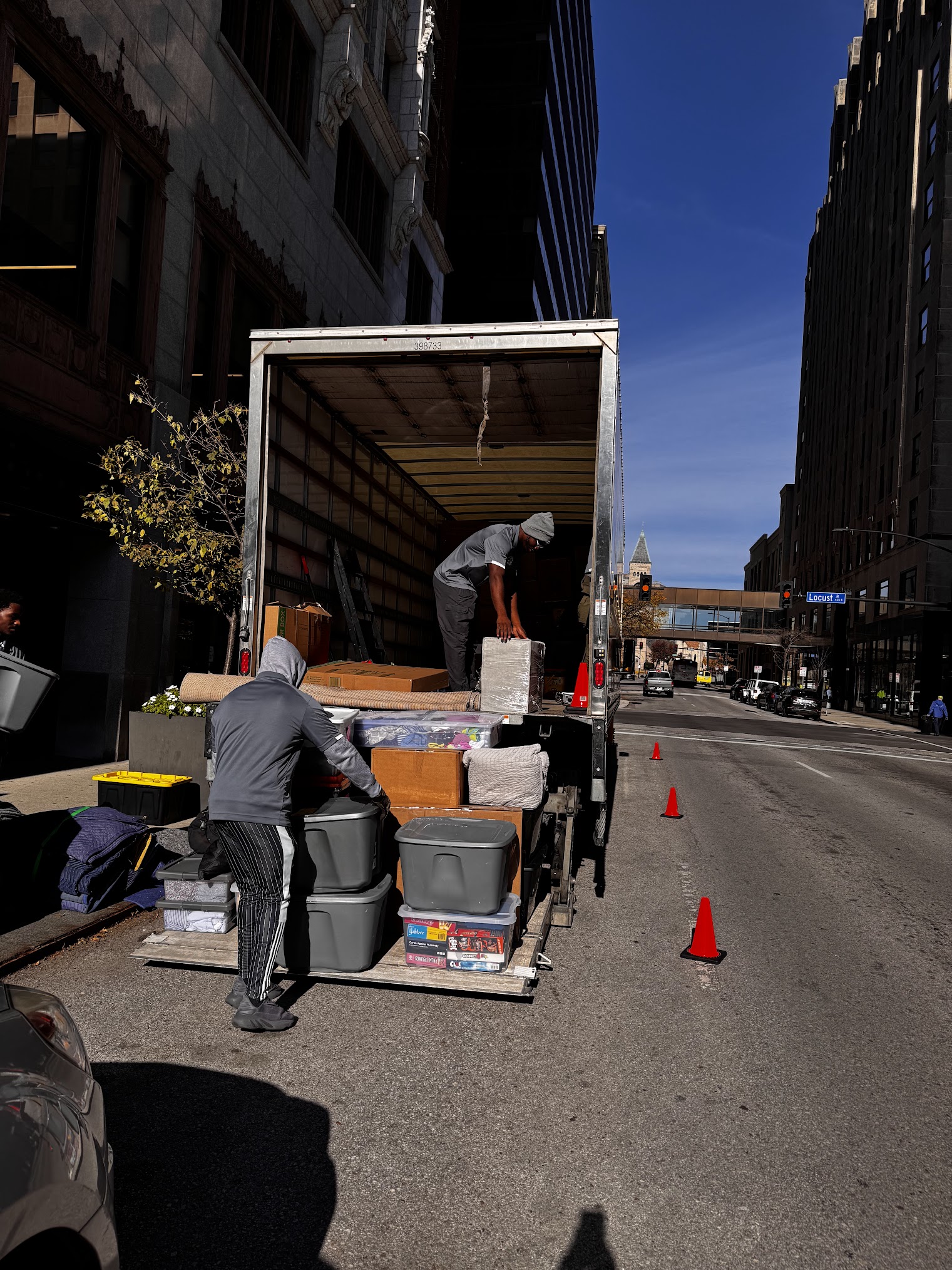 Midwest Moving Pros long-distance moving truck preparing for an out-of-state move from Iowa