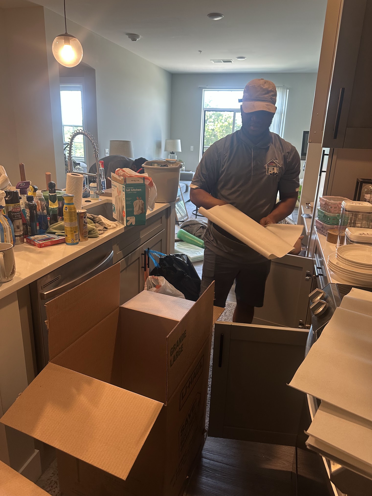 Packing 1 Midwest Moving Pros professional packer wrapping kitchen items during a Des Moines packing service.
