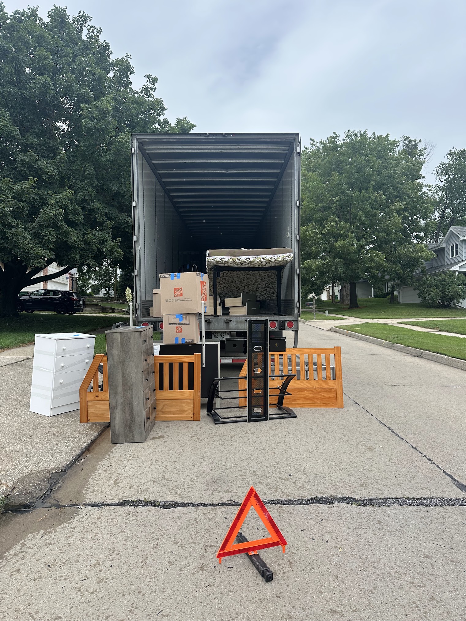 Long Distance 2 Midwest Moving Pros long distance truck loaded with secured, padded household goods for out-of-state delivery.