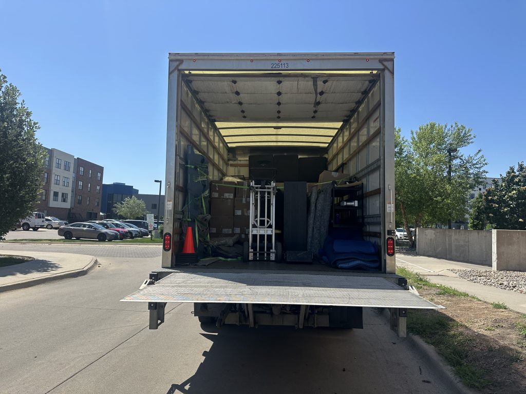 1 studio apartment move from Des Moines to Chicago