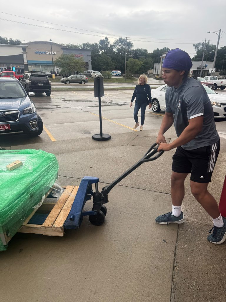 Commercial Unloading for Verizon in Des Moines, IA  – Labor Only