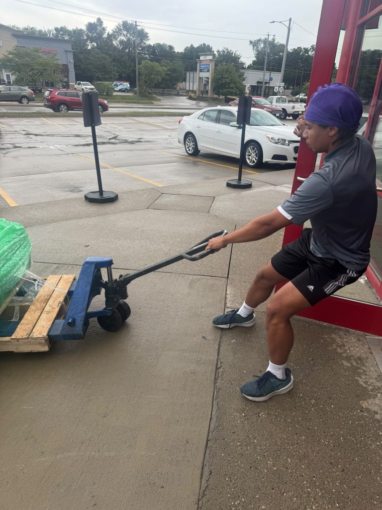 Commercial Unloading for Verizon in Des Moines, IA  – Labor Only
